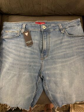 GUESS Men's Light Blue Denim Shorts. 36. New.